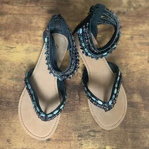 Cute stone detailed sandals